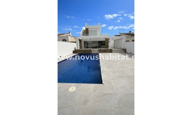 Detached Villa - Sprzedaż - Torrevieja - La Siesta 