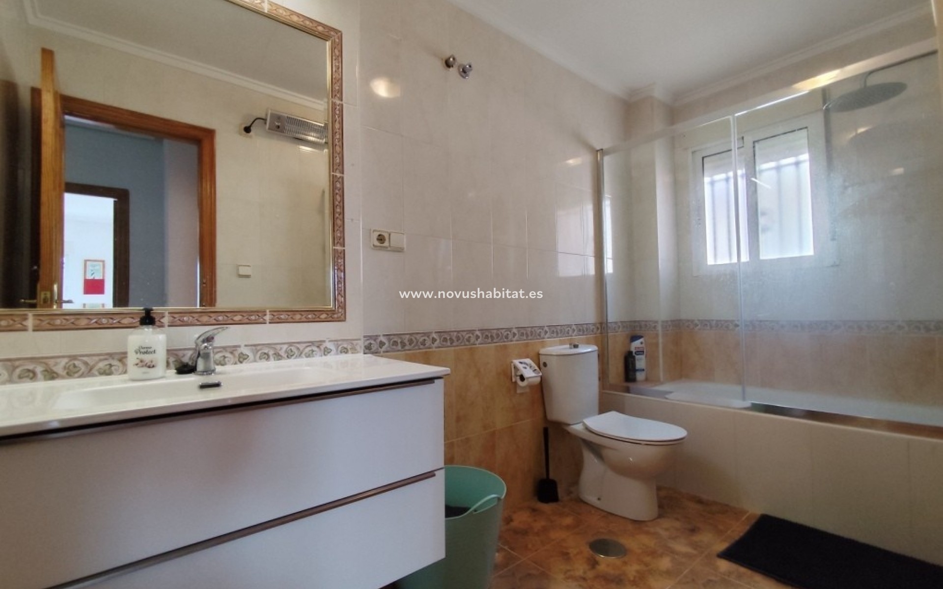 Herverkoop - Schakelwoning - La Regia