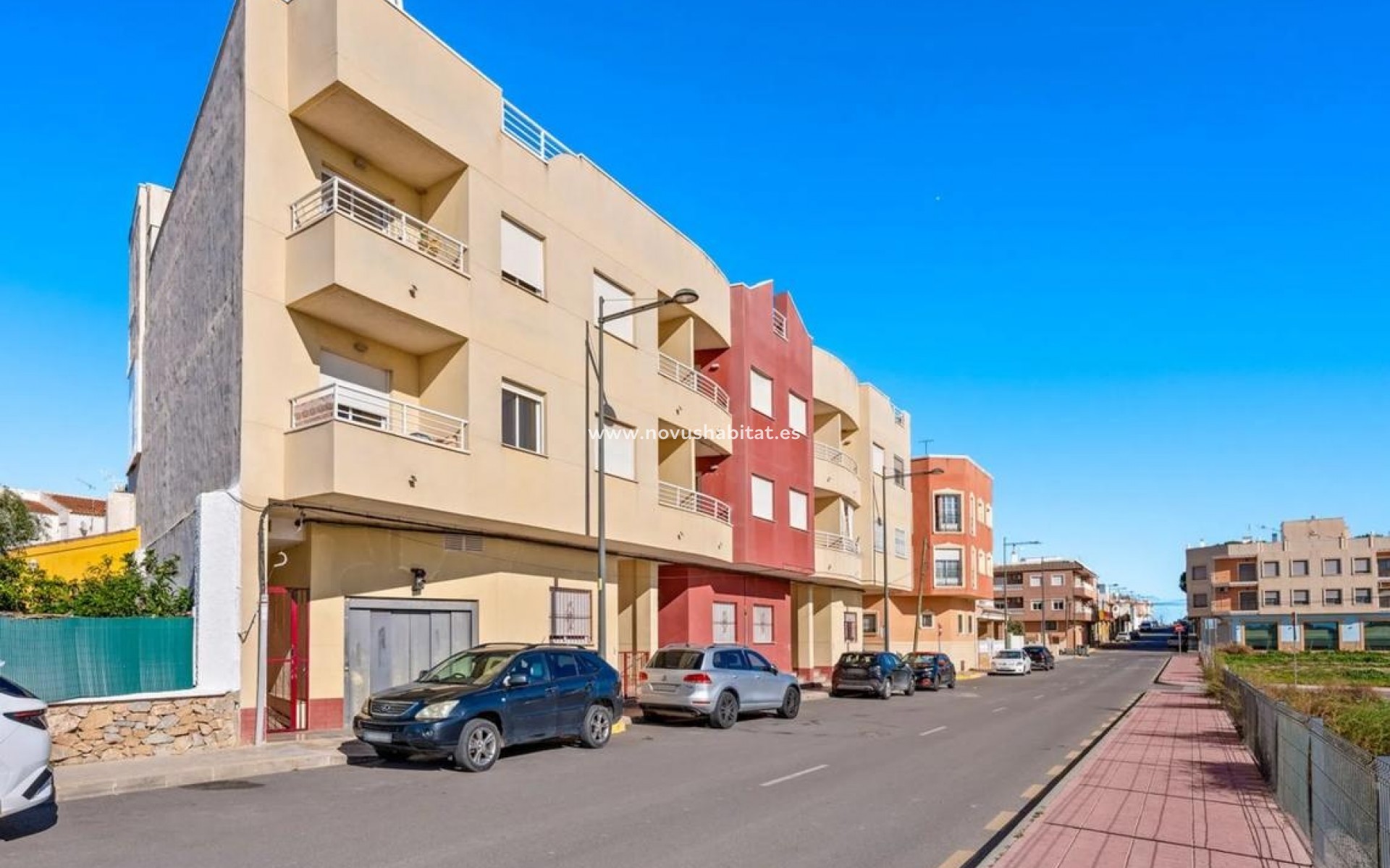 Neue Gebäude - Apartament - Algorfa