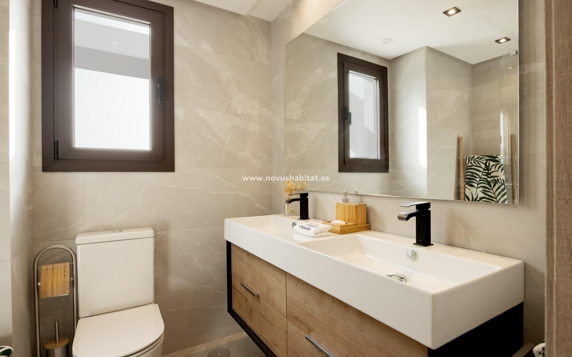 Neue Gebäude - Stadthaus - Istán