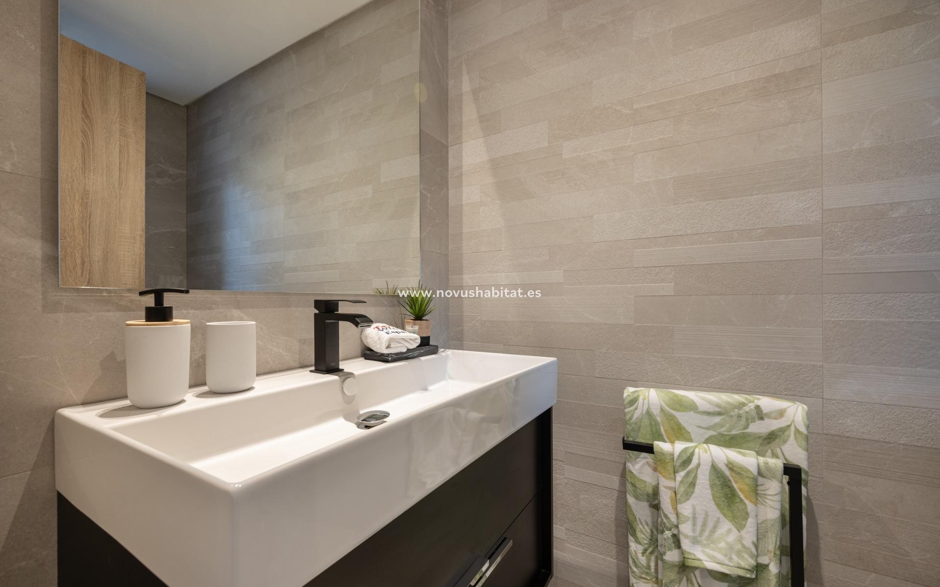 Neue Gebäude - Stadthaus - Istán