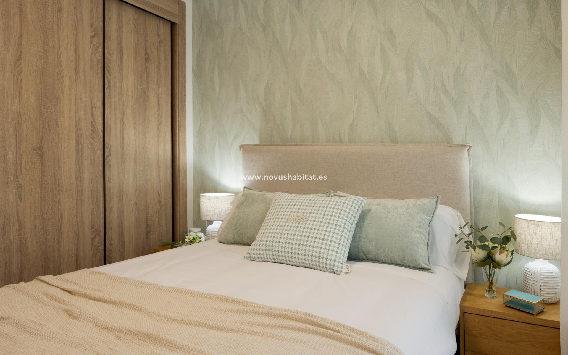 Neue Gebäude - Stadthaus - Istán