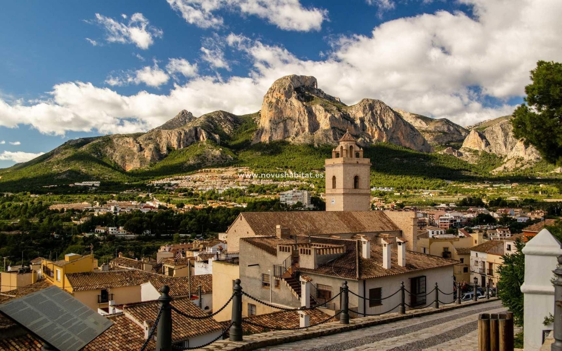 Neue Gebäude - Stadthaus - Polop