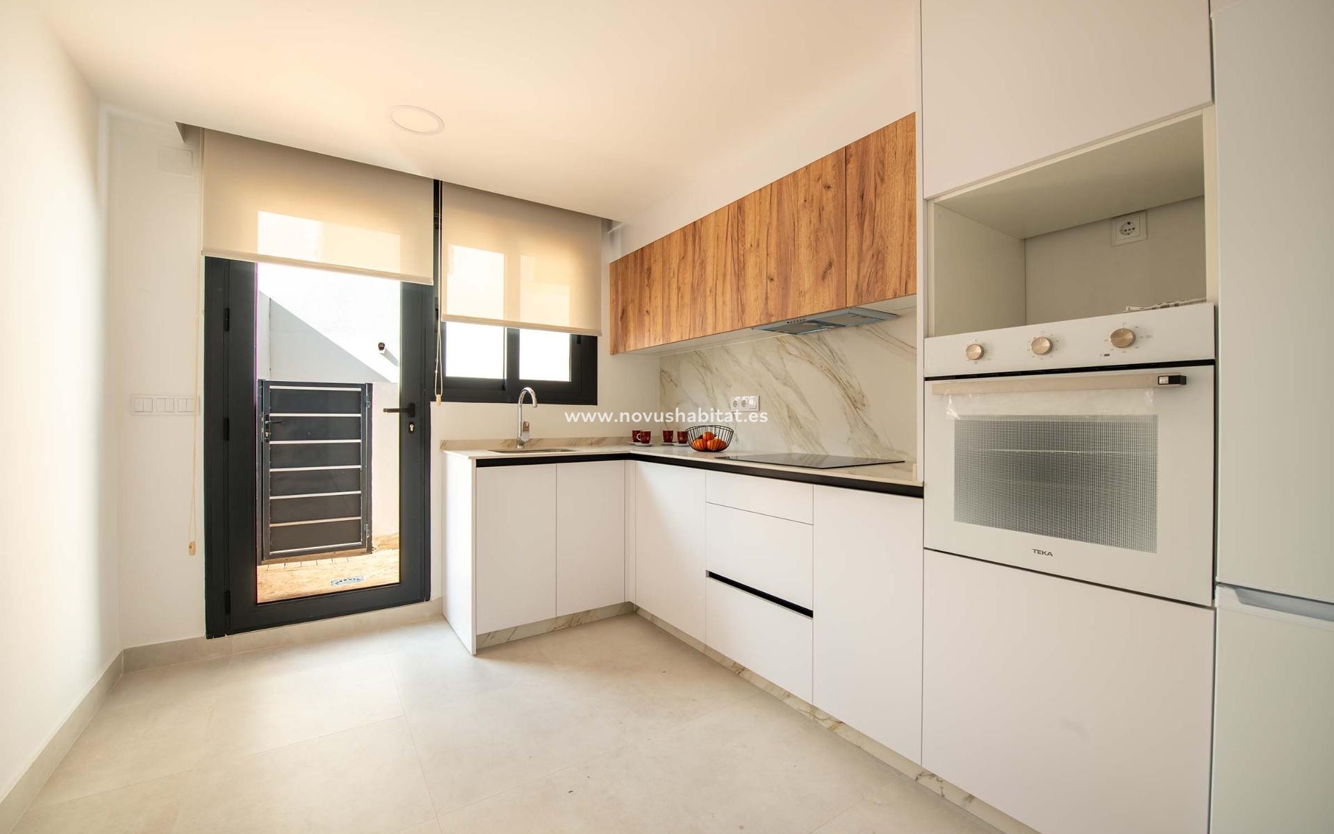 Neue Gebäude - Wohnung - Cox