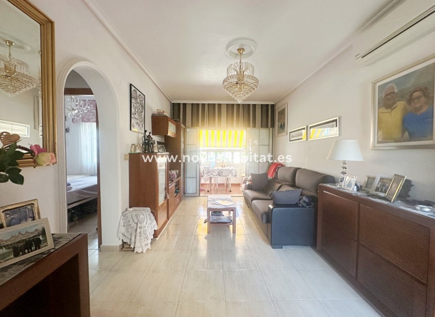 Resale - Apartment - Torrevieja - Aguas Nuevas