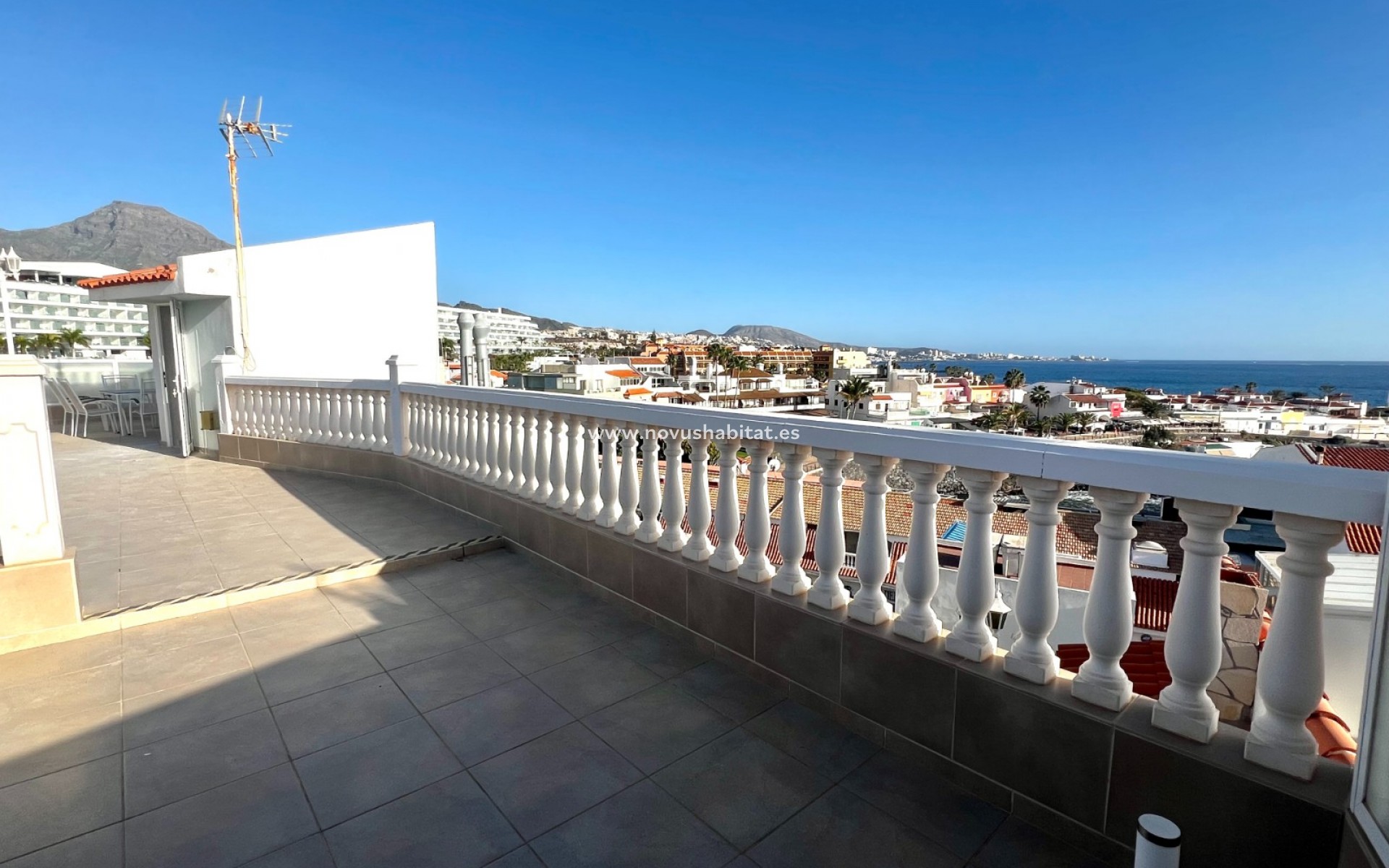 Resale - house - La Caleta