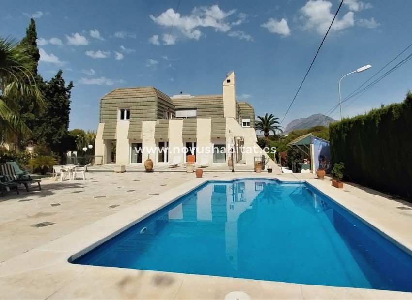 Resale - Villa - Benidorm