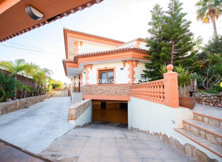 Resale - Villa - Calpe