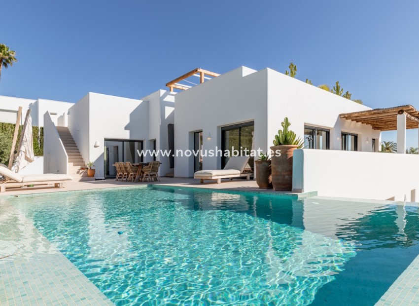 Resale - Villa - Moraira