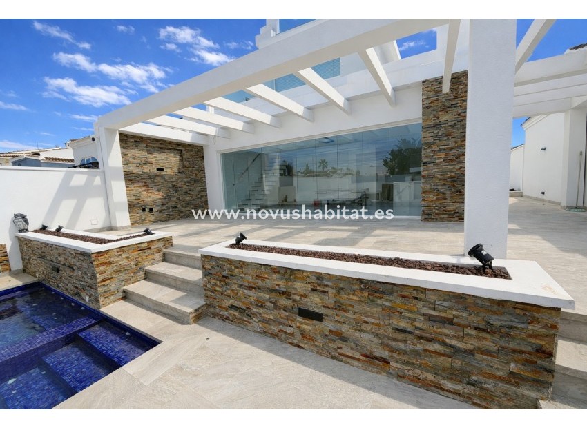 Sprzedaż - Detached Villa - Torrevieja - La Siesta 