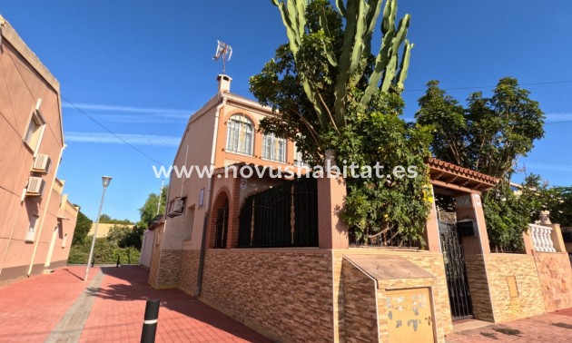 Terraced house / Townhouse - Sprzedaż - Torrevieja - El Acequión - Los Náufragos