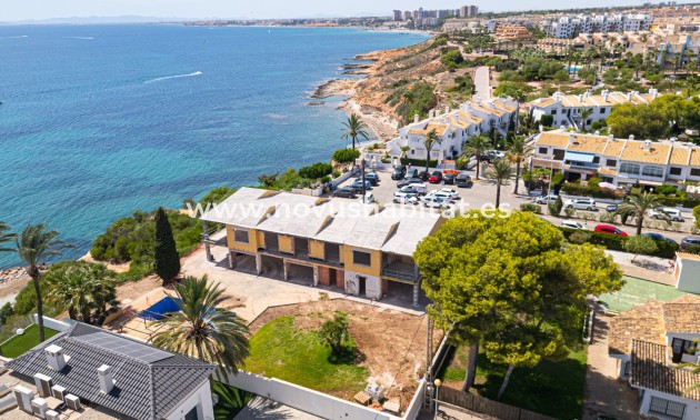 Villa / House - Wiederverkauf - Orihuela Costa - Cabo Roig