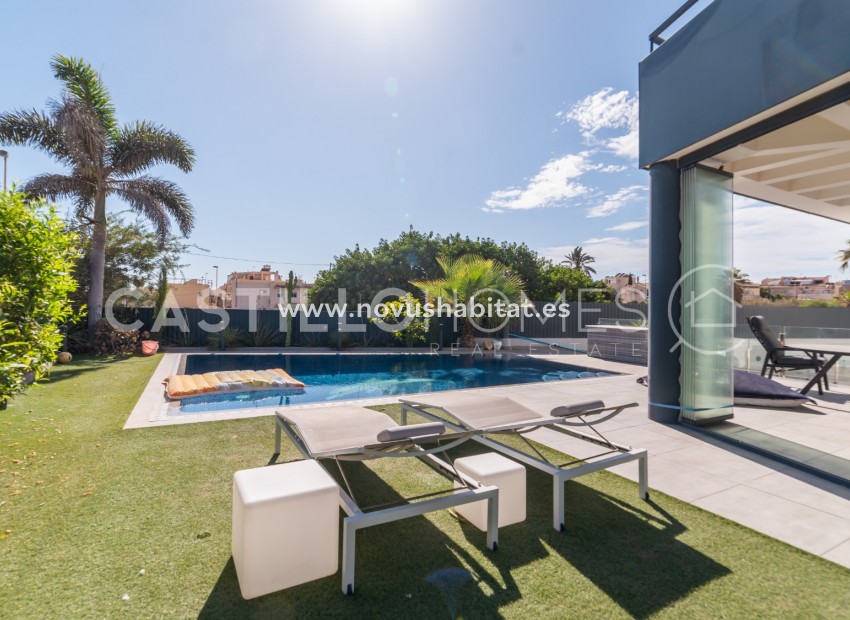Wiederverkauf - Villa - Torrevieja - Urb. Rosaleda
