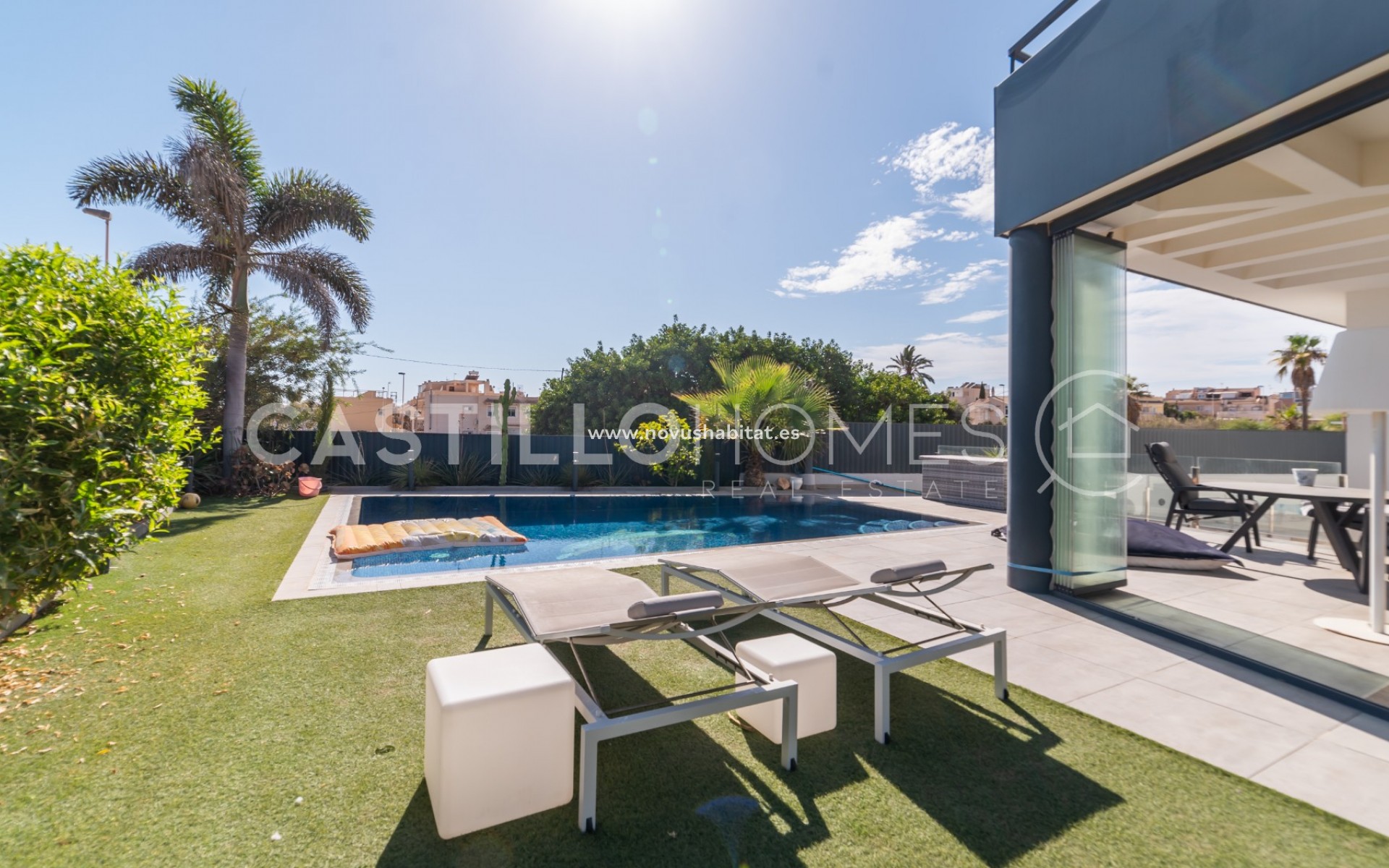 Wiederverkauf - Villa - Torrevieja - Urb. Rosaleda